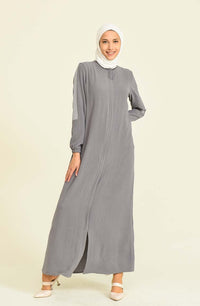 عبايات مخططة باللون الرمادي