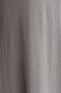 عبايات مخططة باللون الرمادي